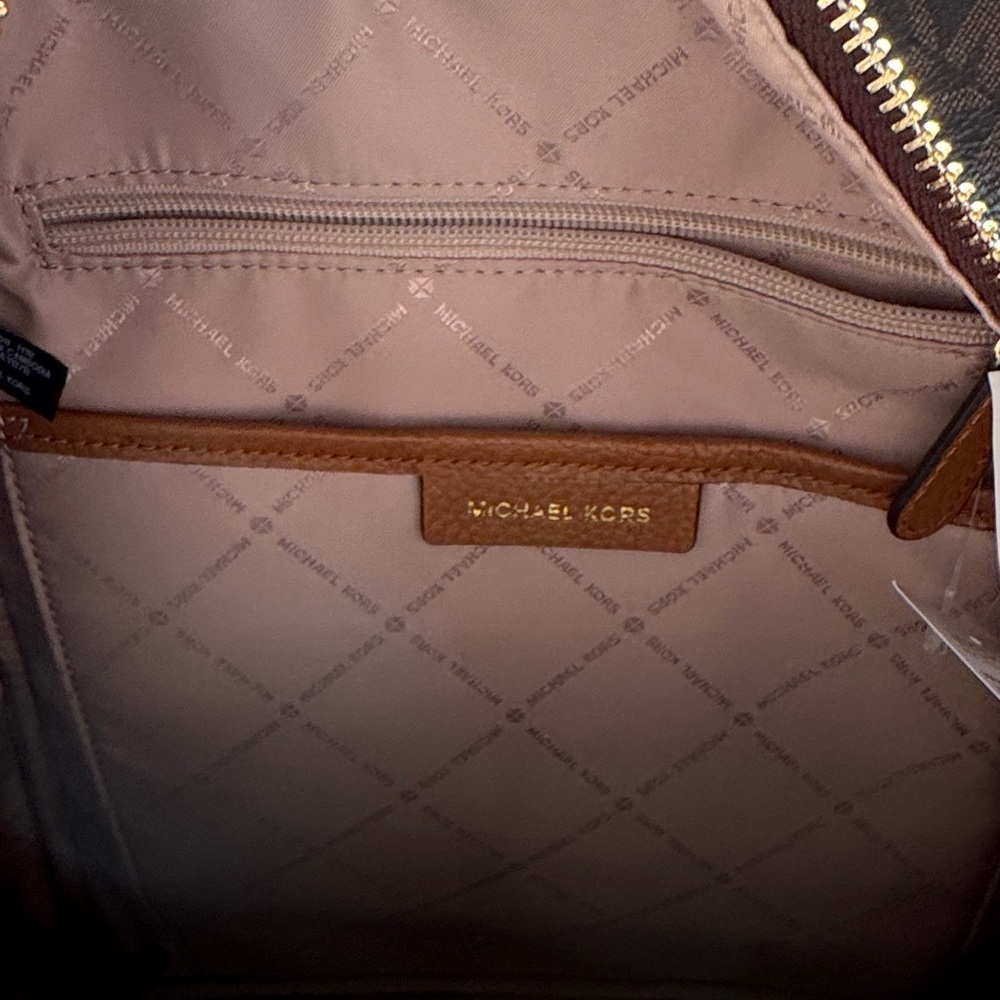 NWT Michael Kors Abbey Signature Brown/Acorn Backpack with Gold Accents (Large) - Picture 4 of 11